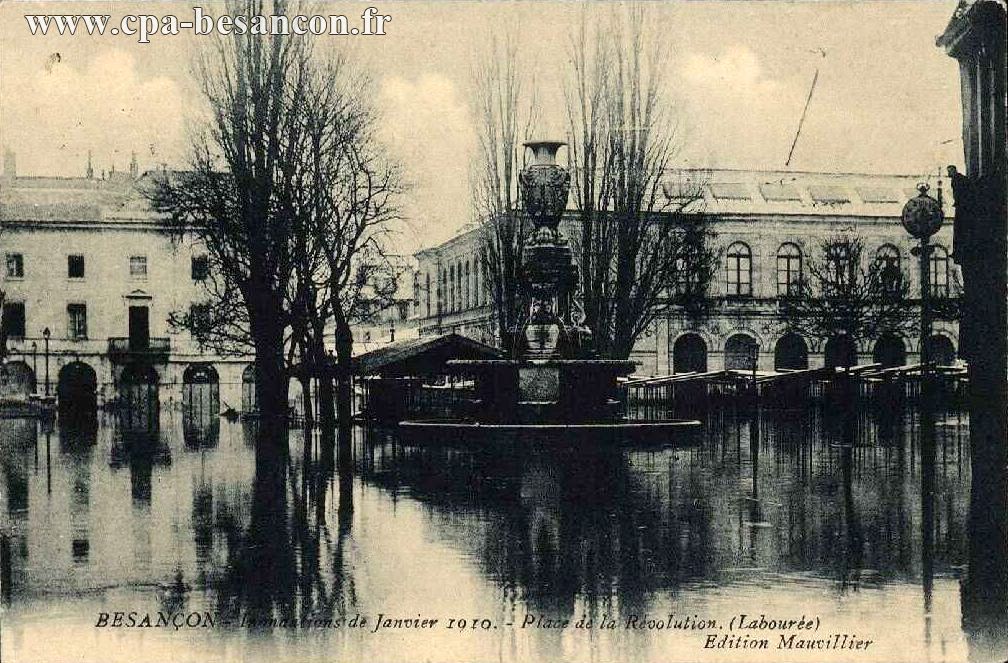 BESANÇON - Inondations de Janvier 1910. - Place de la Révolution. (Labourée)